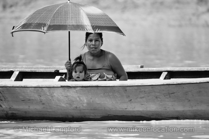 Mother_&_daughter_in_boat