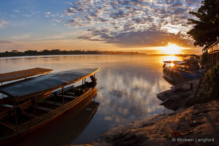 Sunrise_with_river_boats
